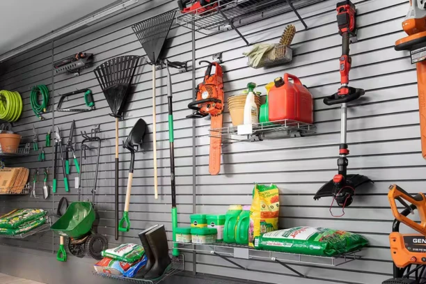 How to store garden tools properly